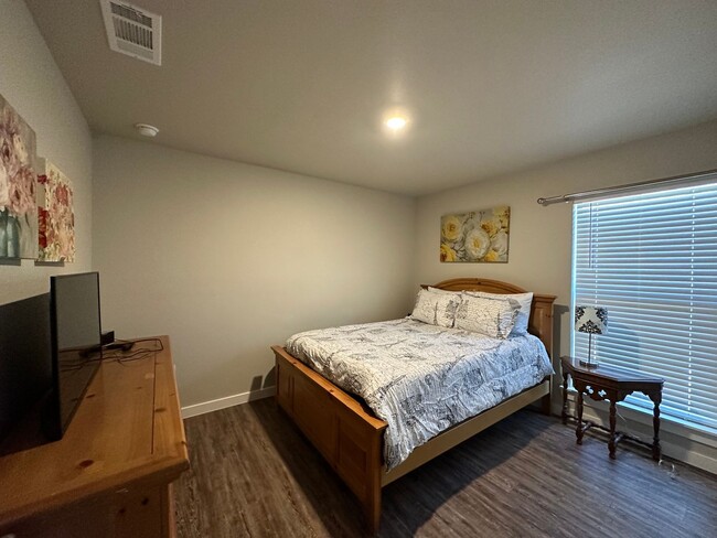 Building Photo - Furnished Short Term Rental in Wolfforth