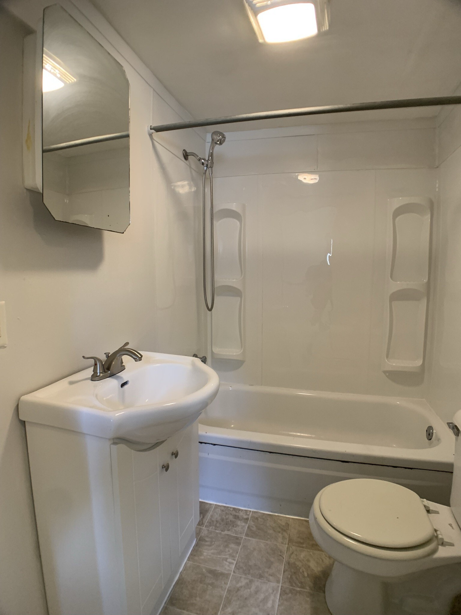 Building Photo - 4754 NE 27th Ct