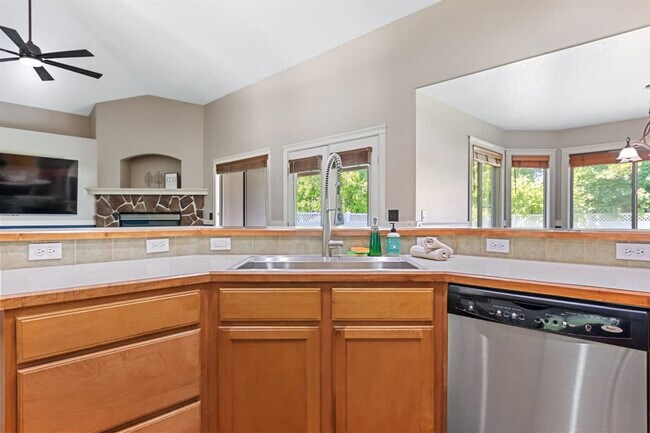 Building Photo - 2480 W San Remo Ct