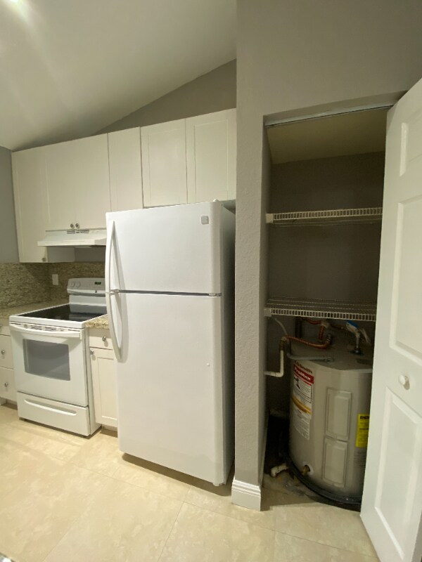 Building Photo - 2820 N Oakland Forest Dr