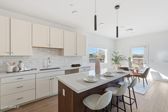 Building Photo - 8137 E Brown Rd