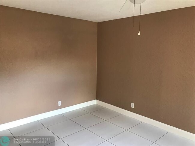 Building Photo - 8424 NW 23rd Manor