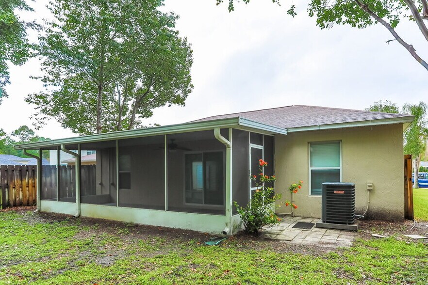 Building Photo - 2668 Lantana Lakes Dr W