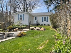 Building Photo - 42 Westbury Dr