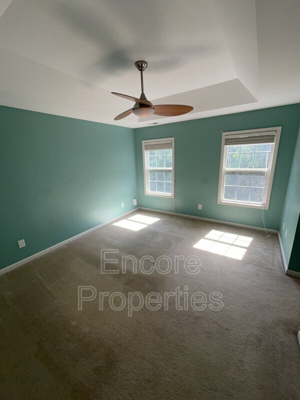 Building Photo - 821 Woodside Park Ln