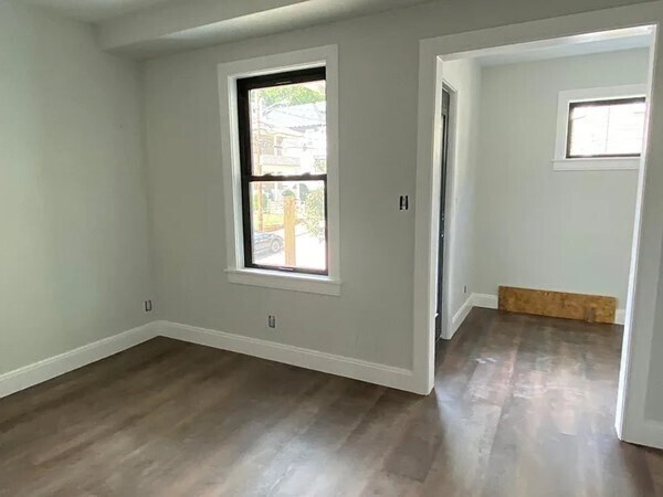 Building Photo - 25 Atkins St