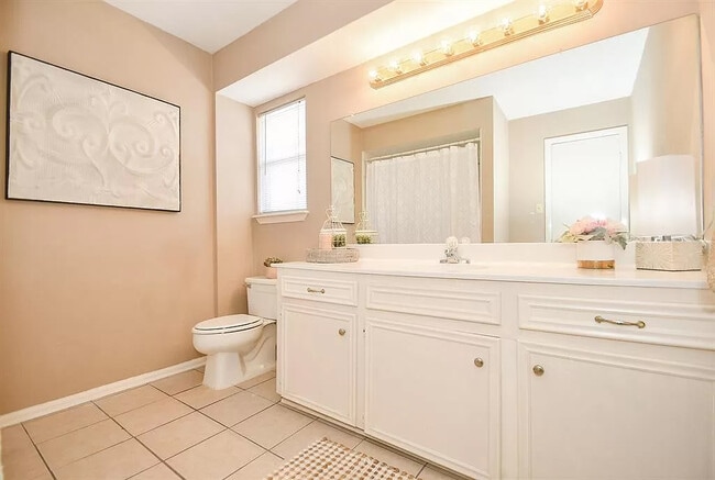 Building Photo - 10807 Sugar Hill Dr