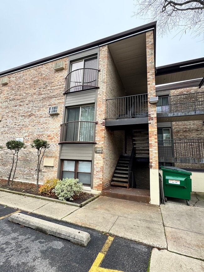 Building Photo - 1920 Cherry Ln