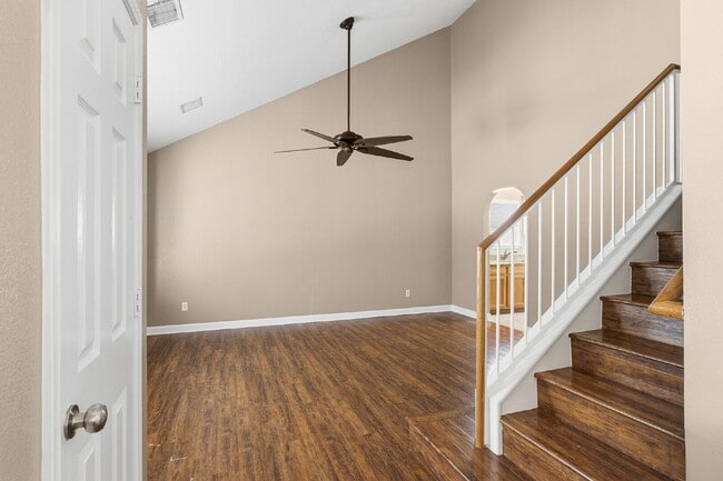Building Photo - Beautiful Corner Lot, 4 Bedroom Home in Pl...