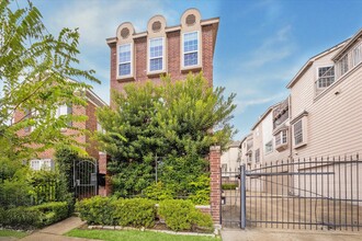 Building Photo - 2506 Van Buren St