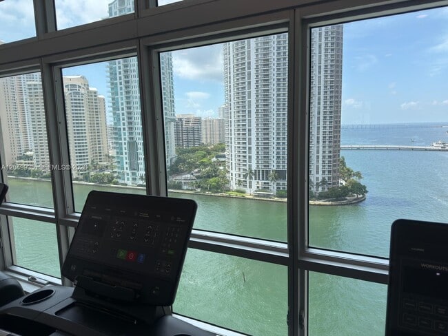 Building Photo - 300 S Biscayne Blvd