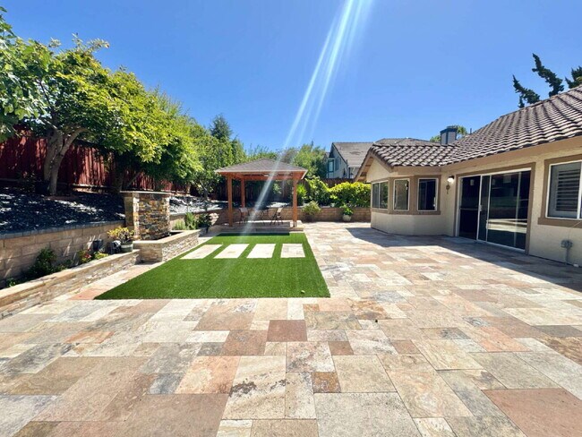 Building Photo - Bright 4 Bedroom San Jose Home With Tall Ceilings