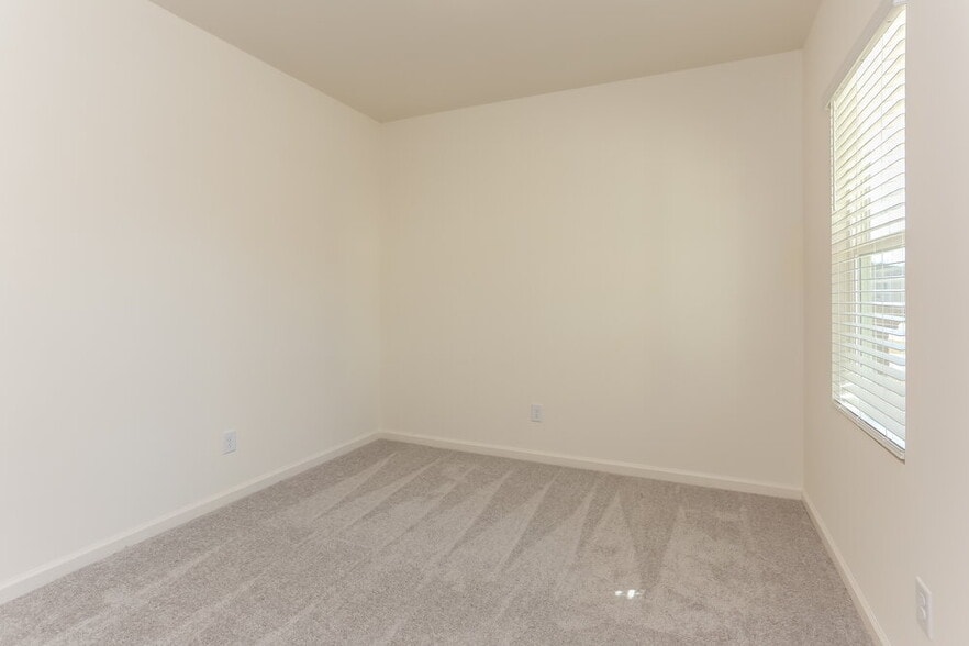 Building Photo - 7631 Saffron Ave