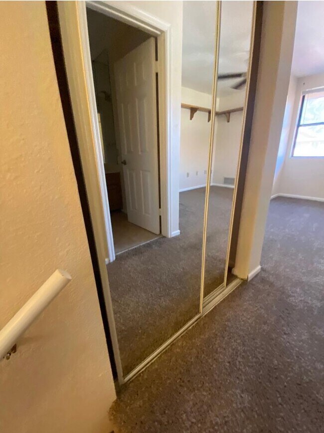 Building Photo - 721 N Mallard St