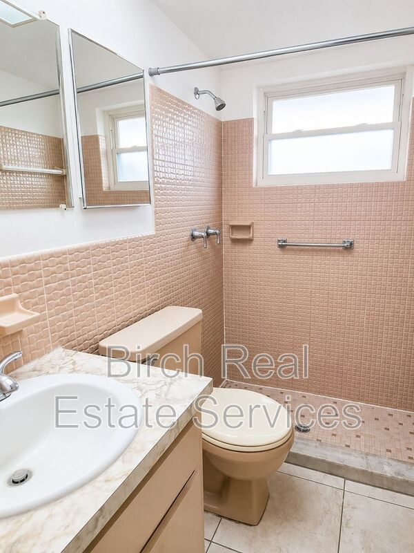Building Photo - 7435 Live Oak Ln