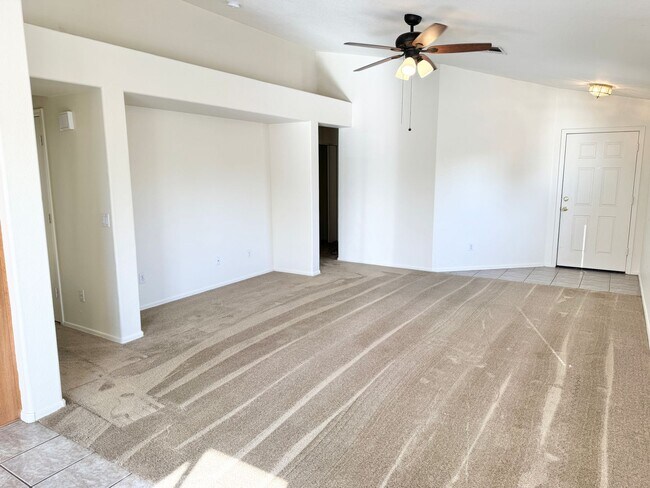 Building Photo - 3 Bedroom 2 Bath Single Level Home In Peor...