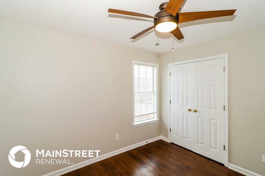 Building Photo - 8890 Hidden Springs Cove