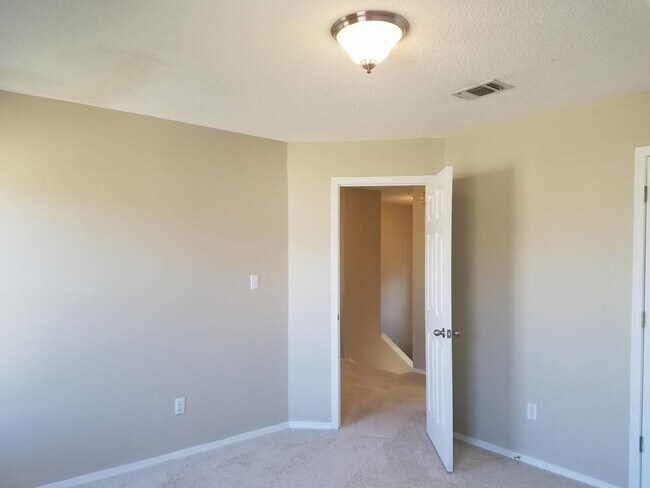 Building Photo - 109 Mirabelle Cir