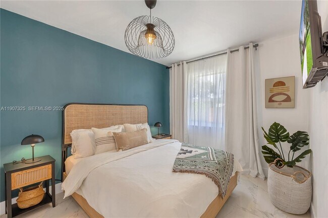 Building Photo - 1424 NE 118th St