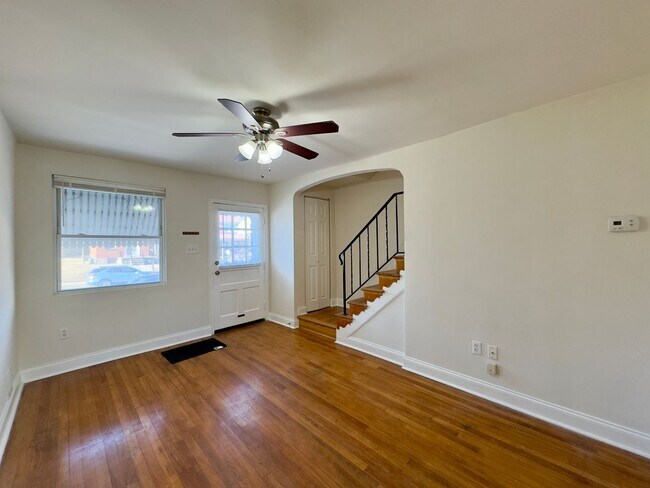 Building Photo - Charming 2 Bedroom/1 Bathroom Townhome in Medford!