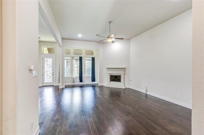 Building Photo - 3016 Columbus Loop