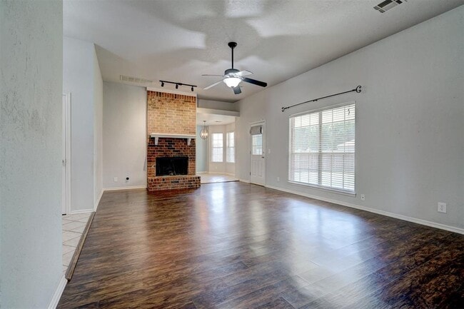 Building Photo - 1019 Dustin Dr