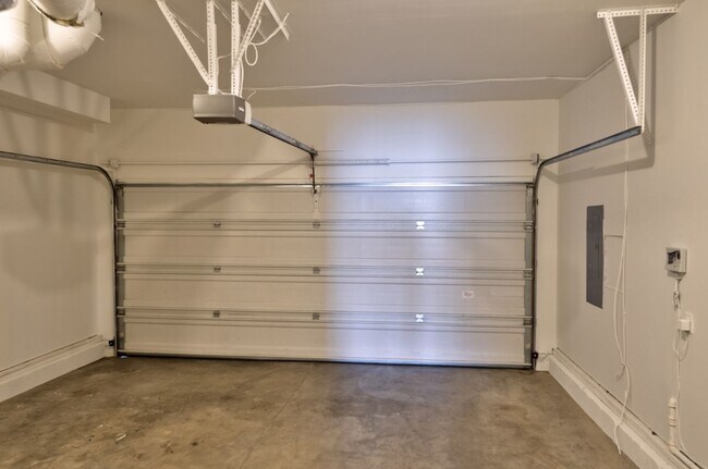 Building Photo - ARTS & CRAFTS GORGEOUS 2 STORY 3 BEDROOM + OFFICE 2.5 BATH. POOL, CLUBHOUSE, TENNIS INCLUDED!