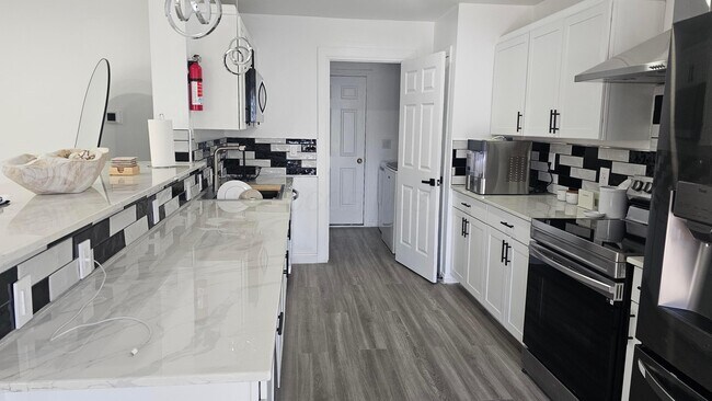 Building Photo - 3044 Kings Realm Ave