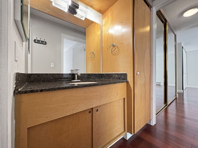 Building Photo - Light-Filled 1-Bedroom with Modern Kitchen...