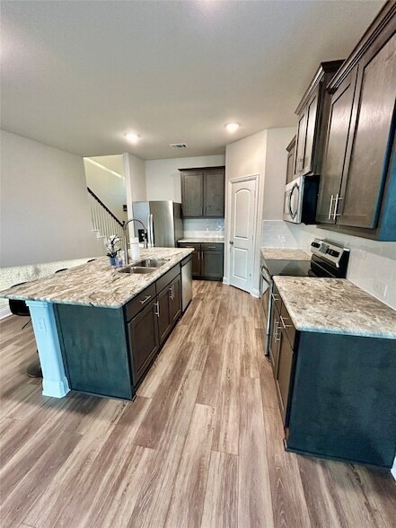 Building Photo - 541 Firethorn Dr
