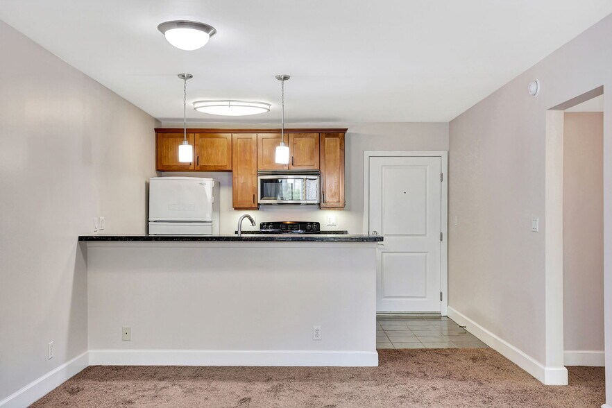 Building Photo - 10982 Roebling Ave
