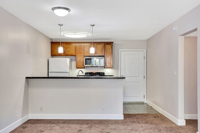 Building Photo - 10982 Roebling Ave