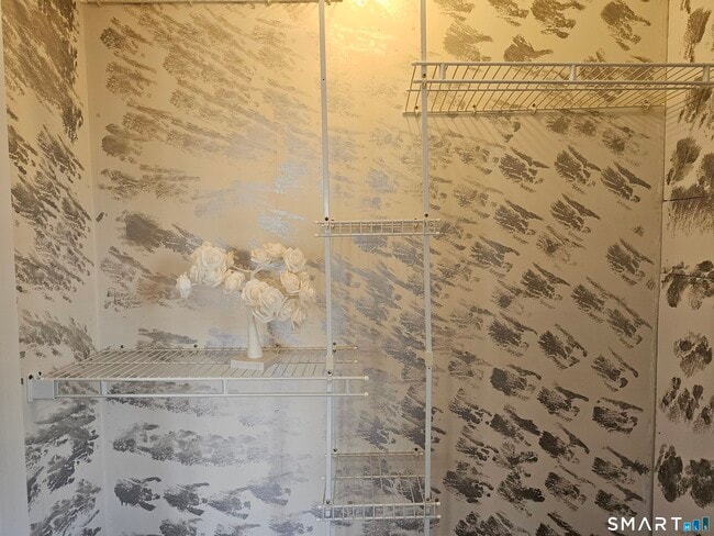 Building Photo - 932 Saybrook Rd