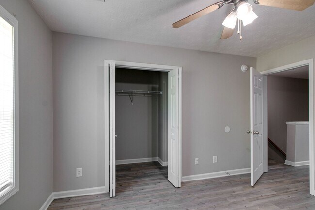 Building Photo - 821 Oak Arbor Ct