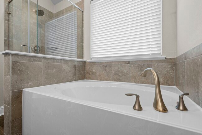 Building Photo - 15323 Holloway Hls Trl