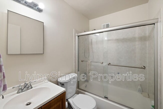 Building Photo - 1213 Gladstone Dr