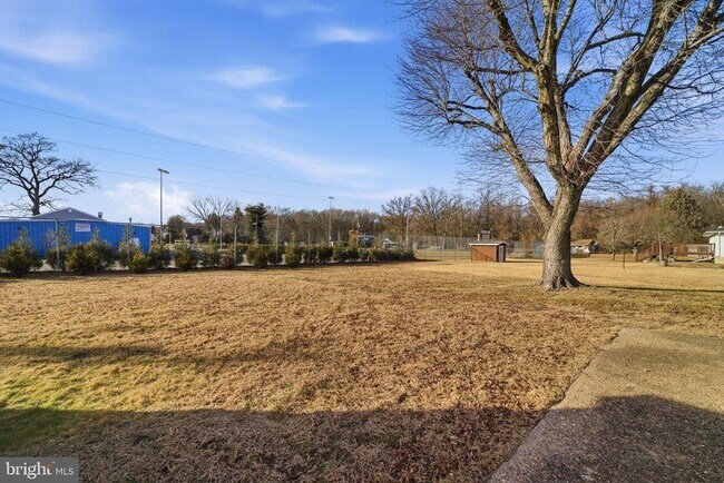 Building Photo - 405 Wegner Ave