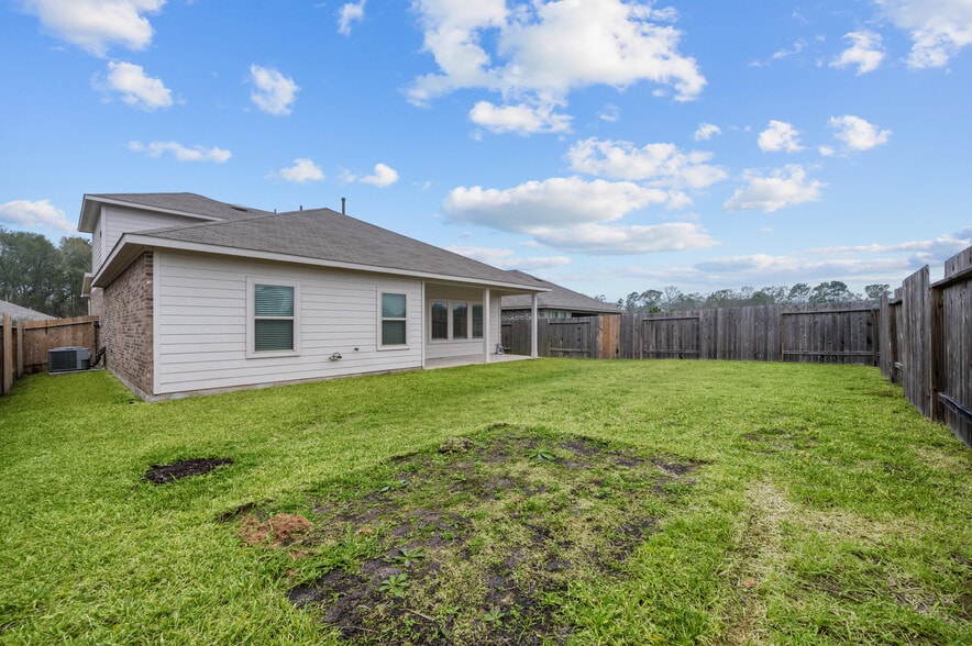 Building Photo - 20811 Olive Leaf St