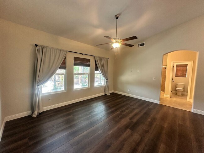 Building Photo - 2548 N Kayenta St