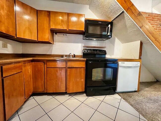 Building Photo - The Remington (BR-LN)