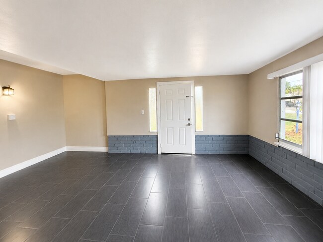 Building Photo - 329 Tudor Dr