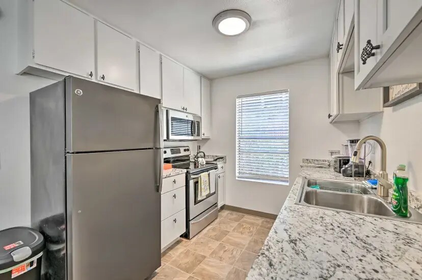 Building Photo - 5760 Jackson Dr