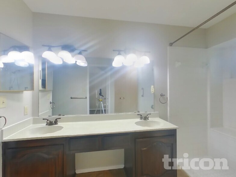 Building Photo - 992 Mauve Dr