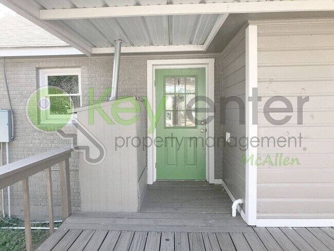 Building Photo - 2Bed/1Bath w/office in Central Mcallen ( Laurel and 10th )