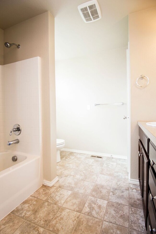 Building Photo - Spacious 3 Bedroom Single-Family Home with Modern Features
