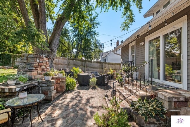 Building Photo - RENTAL PENDING!