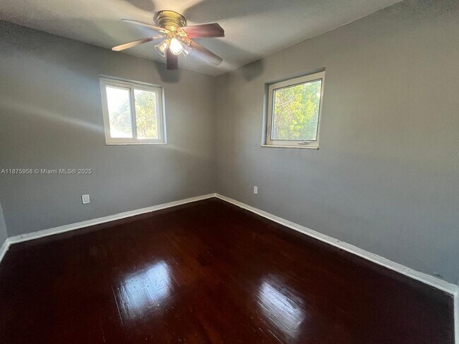 Building Photo - 1330 NE 203rd St