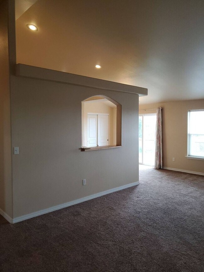 Building Photo - 601 N Mississippi Dr