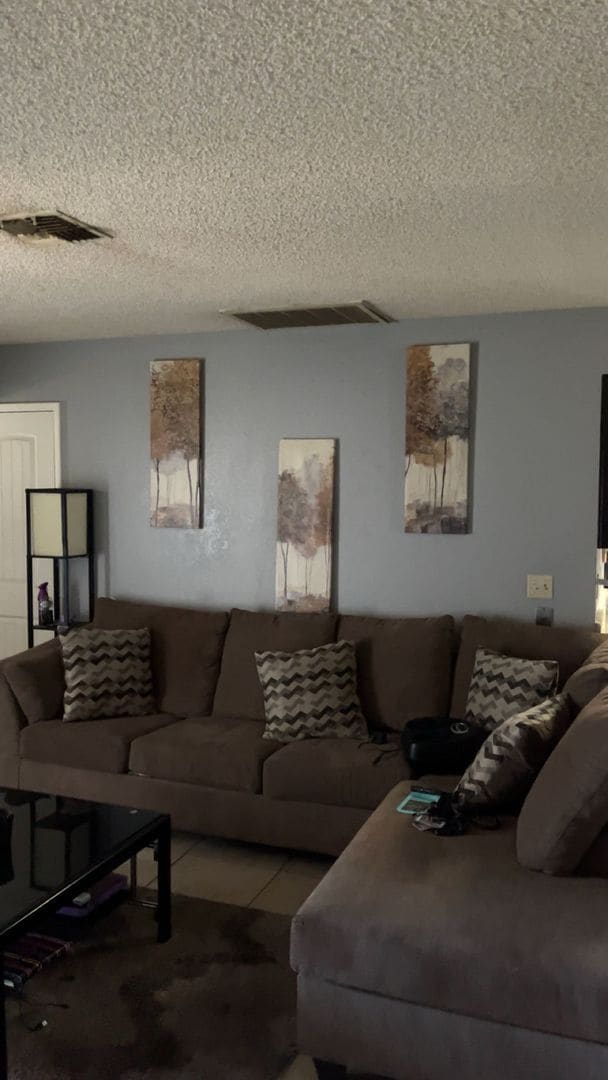 Building Photo - Well Appointed 2 bedroom 2 bathroom available February 1st.  Washer and Dryer Included!!!  Close ...