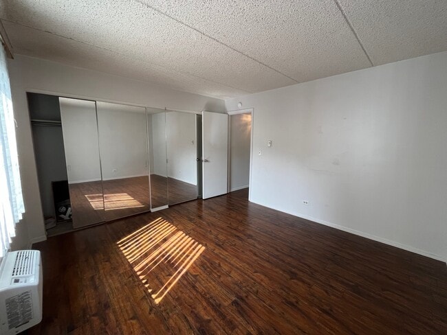 Building Photo - 1030 Dunlop Ave
